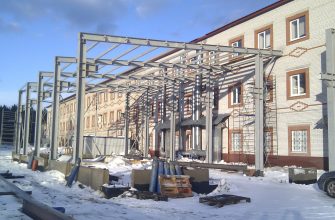 Пристройку к зданию можно сделать по проекту реконструкции и на основании разрешения на строительство